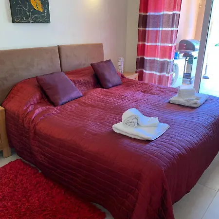 2 Bedroom - Only 100 Metres From The Fabulous Meia Meia Praia