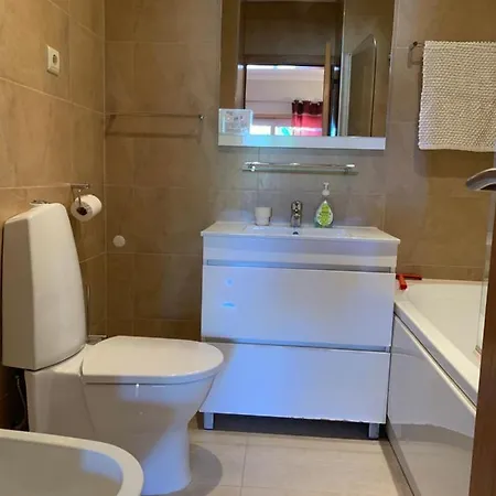 2 Bedroom - Only 100 Metres From The Fabulous Meia